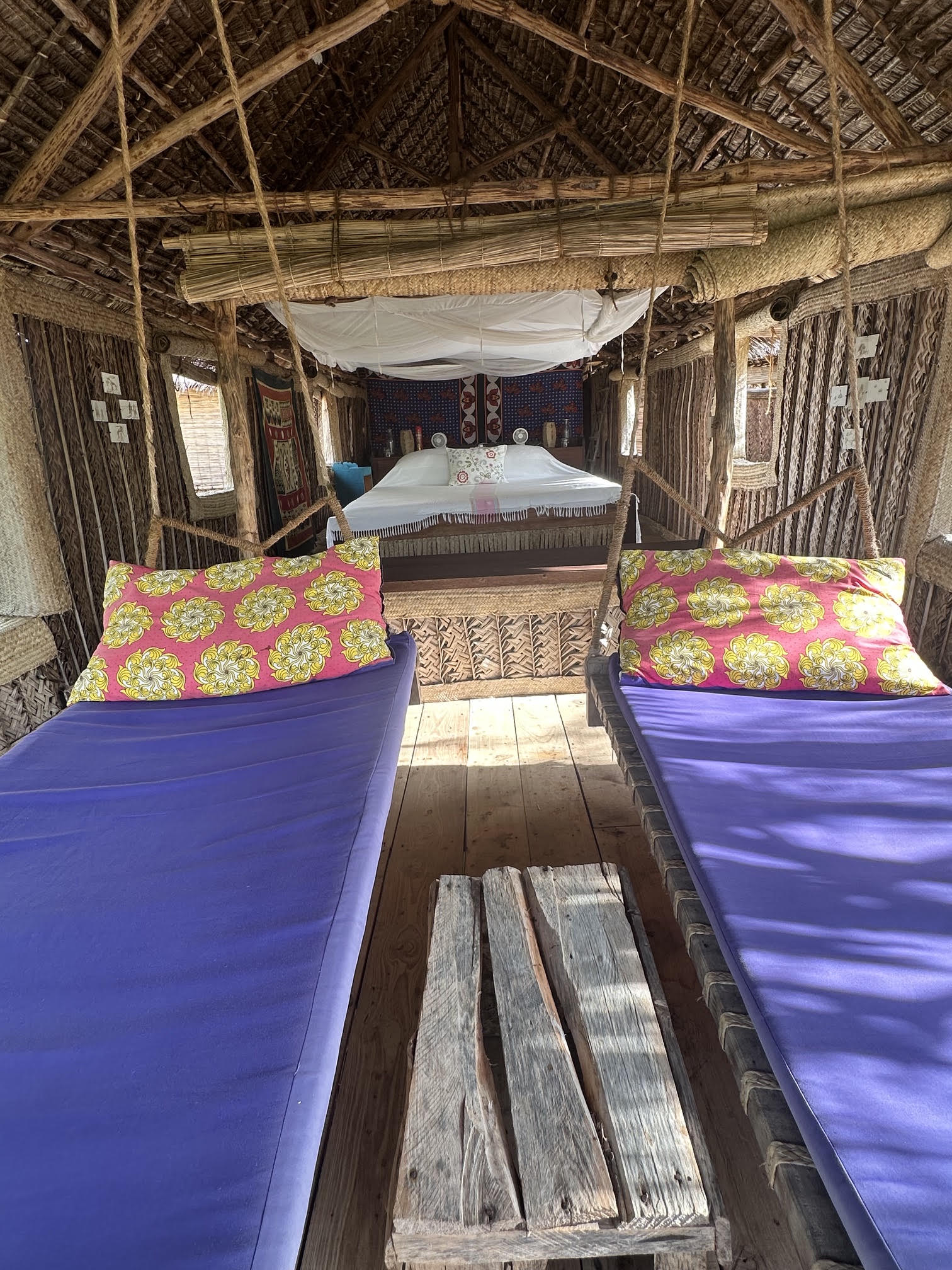 Banda Toto double bed with swing bed